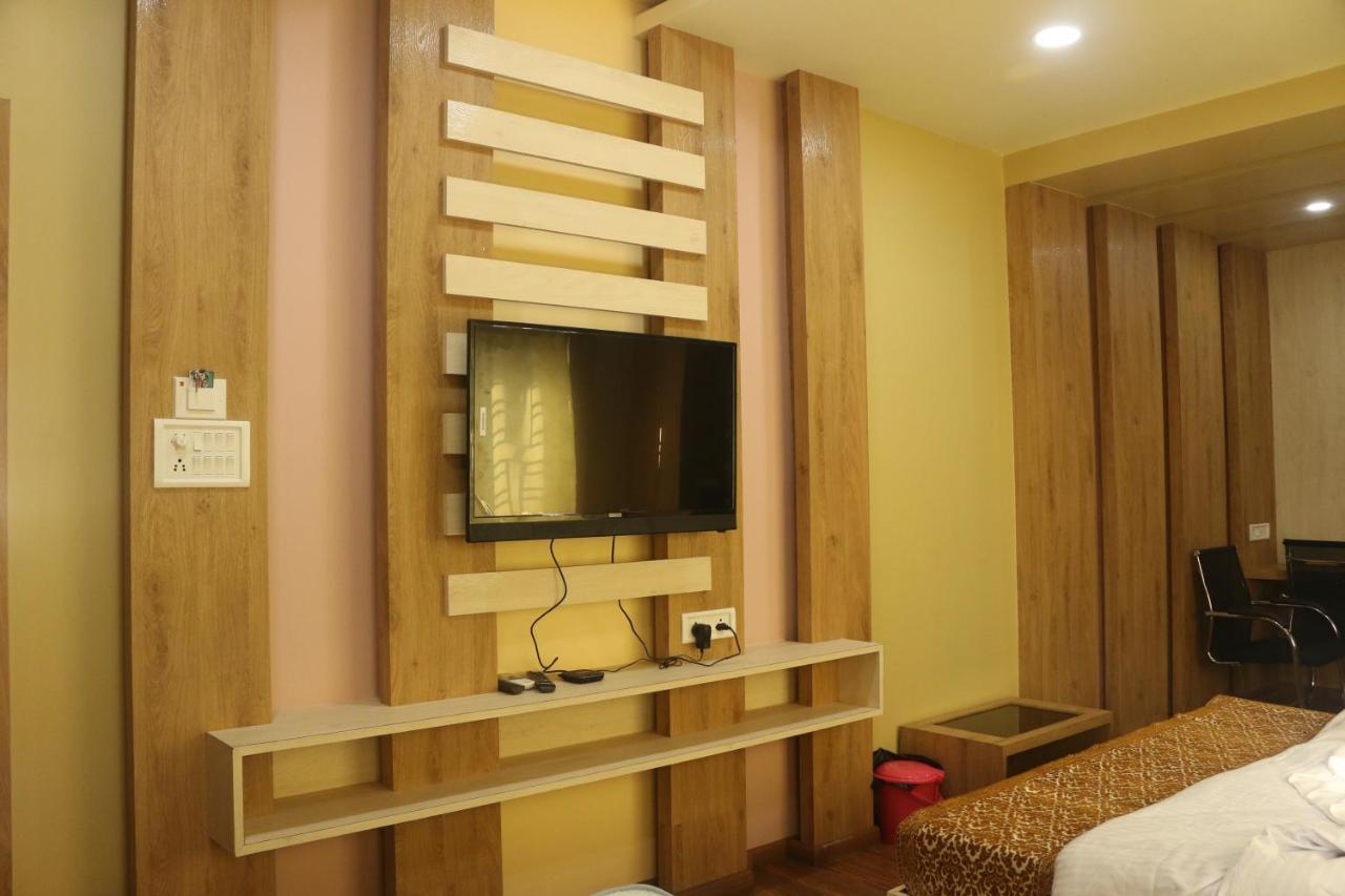 Hotel Himalaya アガルタラ エクステリア 写真
