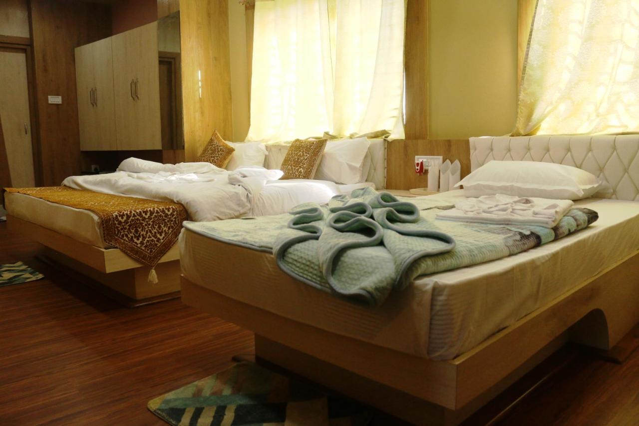 Hotel Himalaya アガルタラ エクステリア 写真
