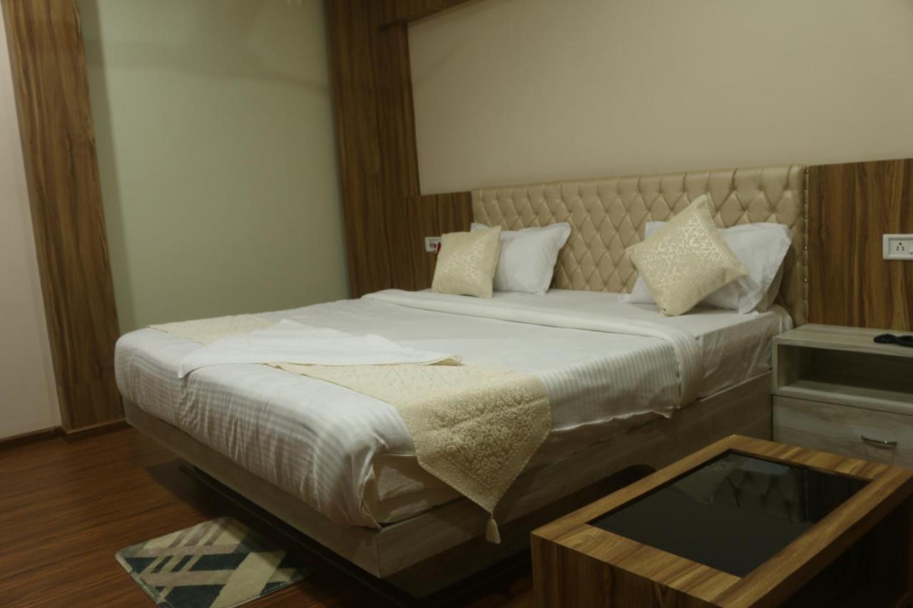 Hotel Himalaya アガルタラ エクステリア 写真
