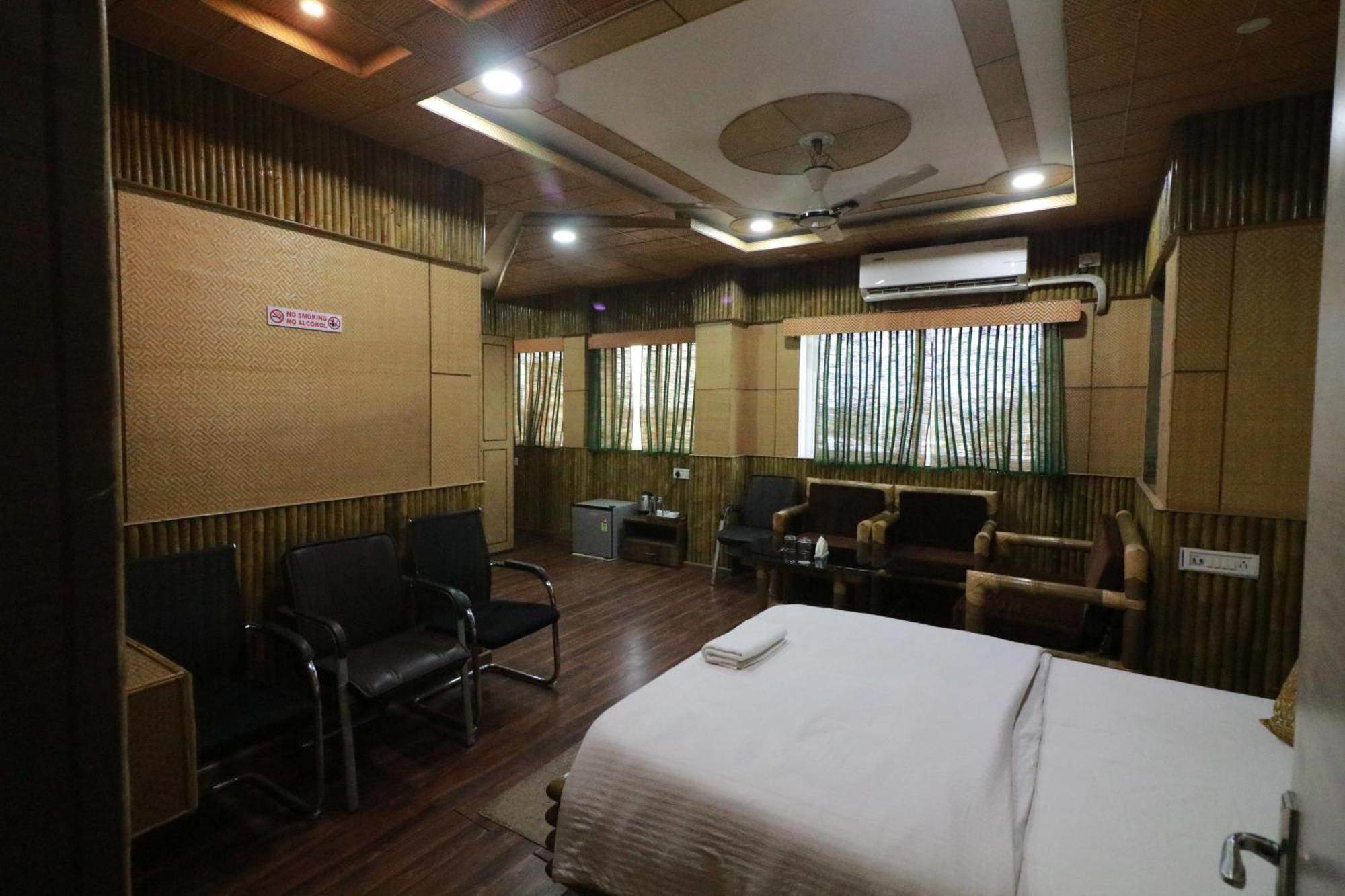 Hotel Himalaya アガルタラ エクステリア 写真