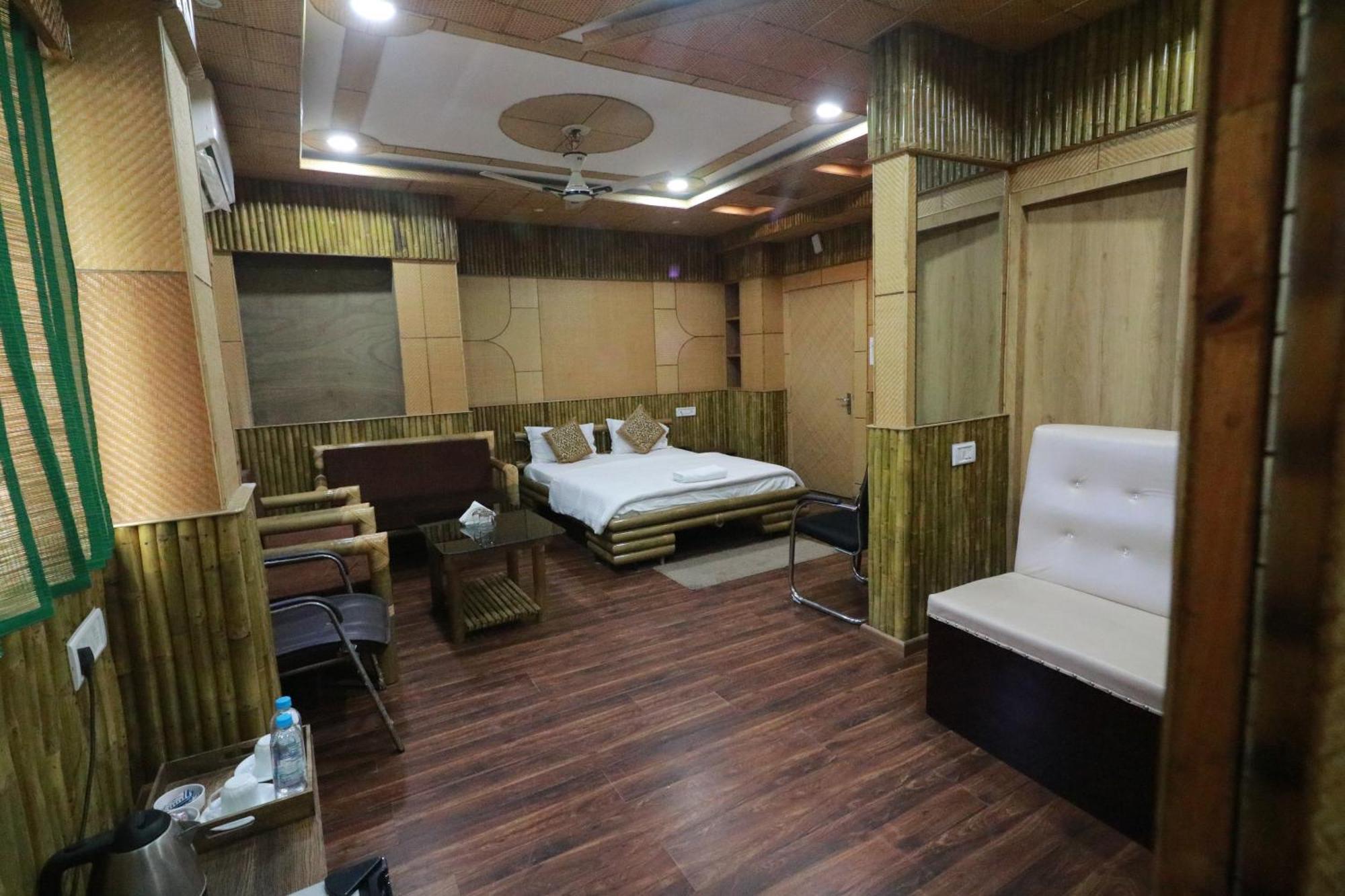 Hotel Himalaya アガルタラ エクステリア 写真