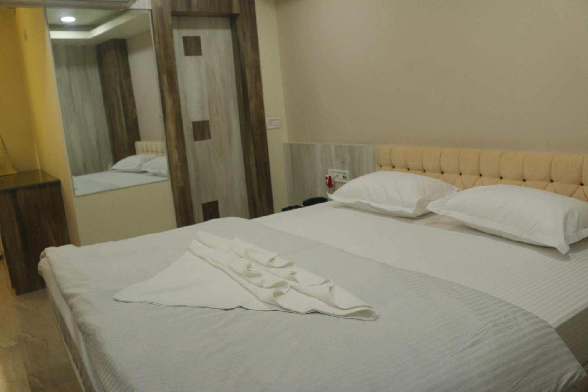 Hotel Himalaya アガルタラ エクステリア 写真