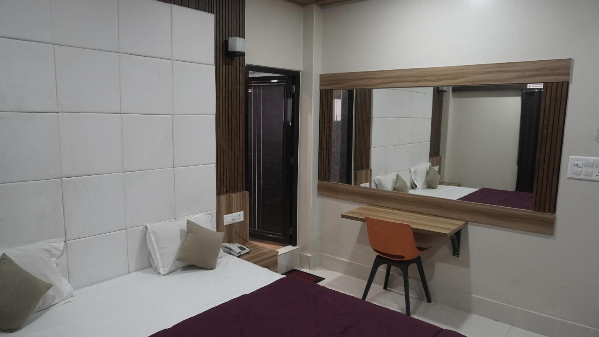 Hotel Himalaya アガルタラ エクステリア 写真