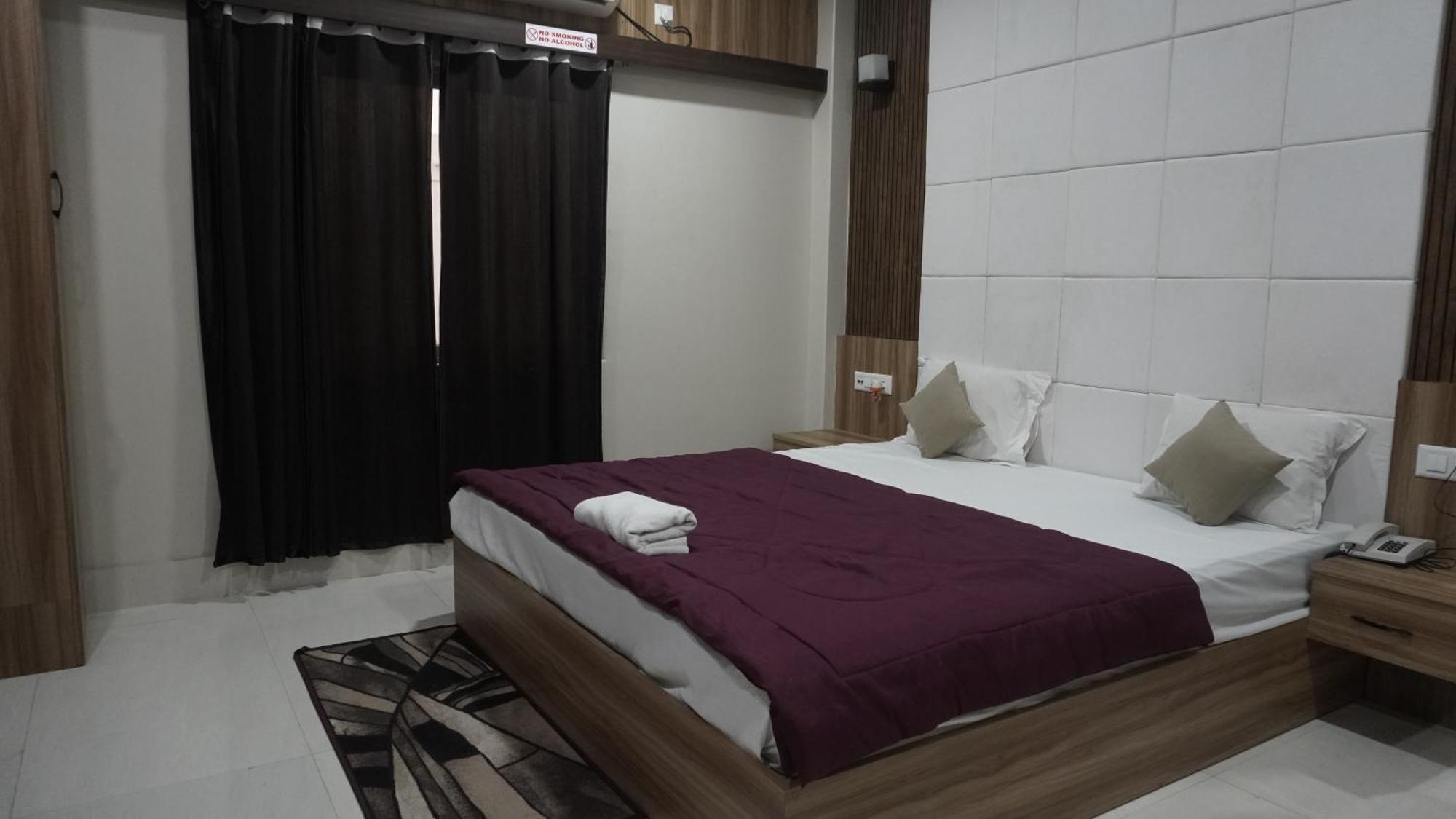 Hotel Himalaya アガルタラ エクステリア 写真