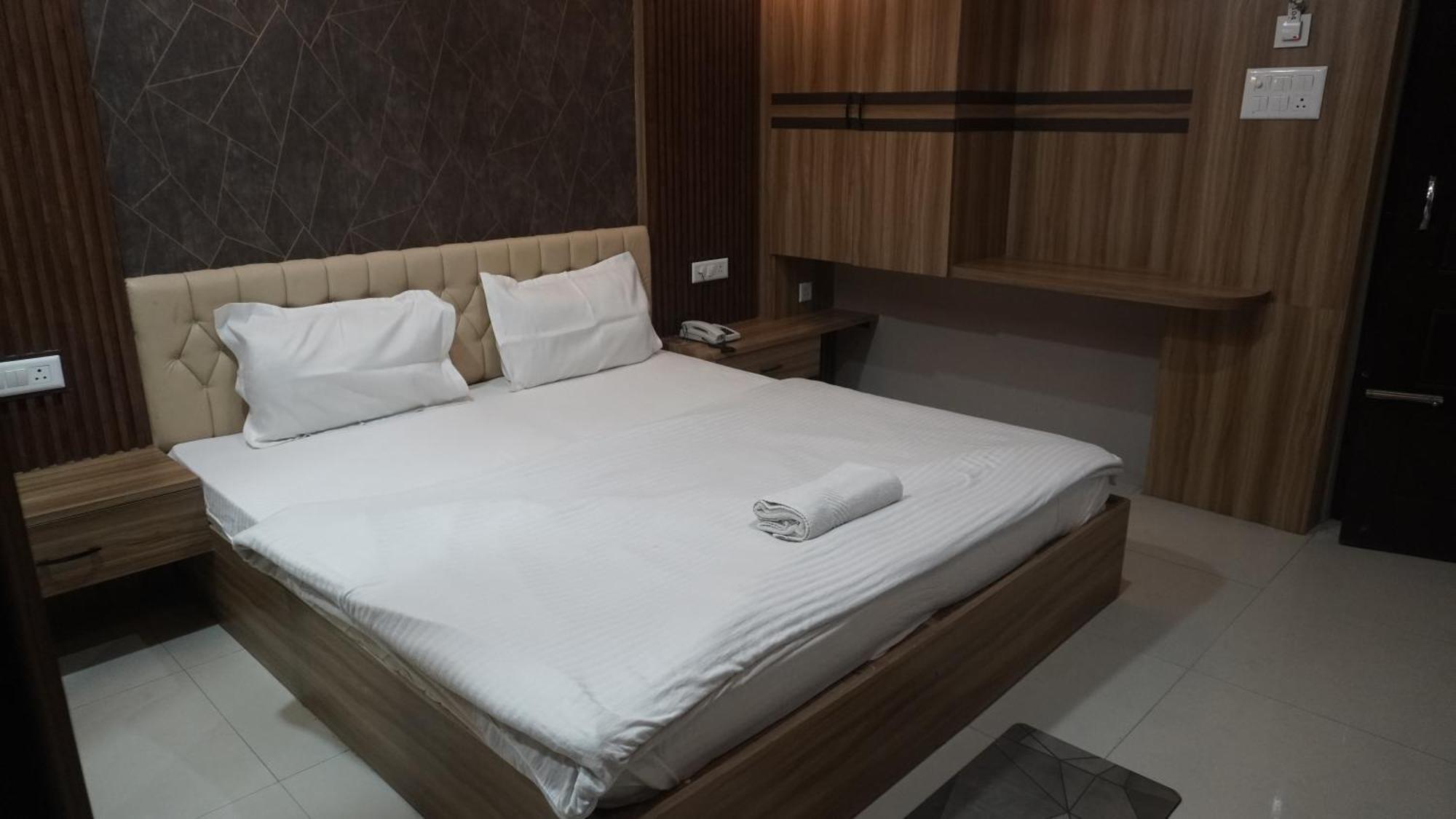 Hotel Himalaya アガルタラ エクステリア 写真
